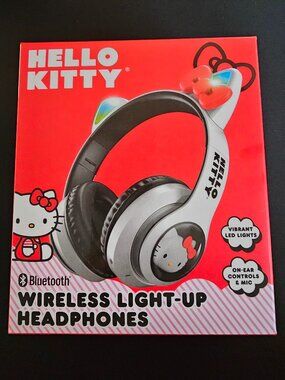 HELLO KITTY 🌺 BLUETOOTH 🌺 WIRELESS 🌺Light-Up HEADPHONES